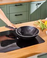 تابه ووک کریستال سوئیسی 28 سانتی مشکی کاراجا کد 502000630